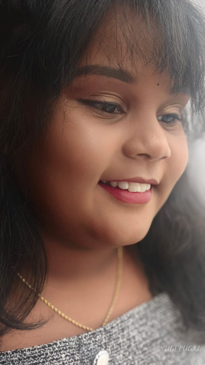 MAKEUP 