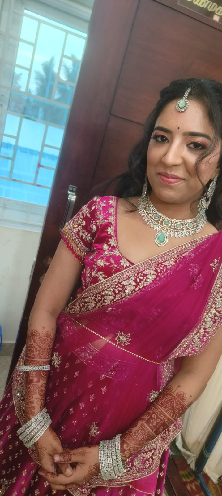 MAKEUP 